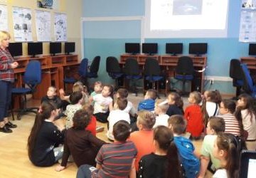 Warsztaty „Wytwarzanie papieru czerpanego” w klasach IIa i III