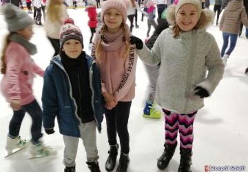 Wycieczka kl.1-3 do Dębicy na lodowisko