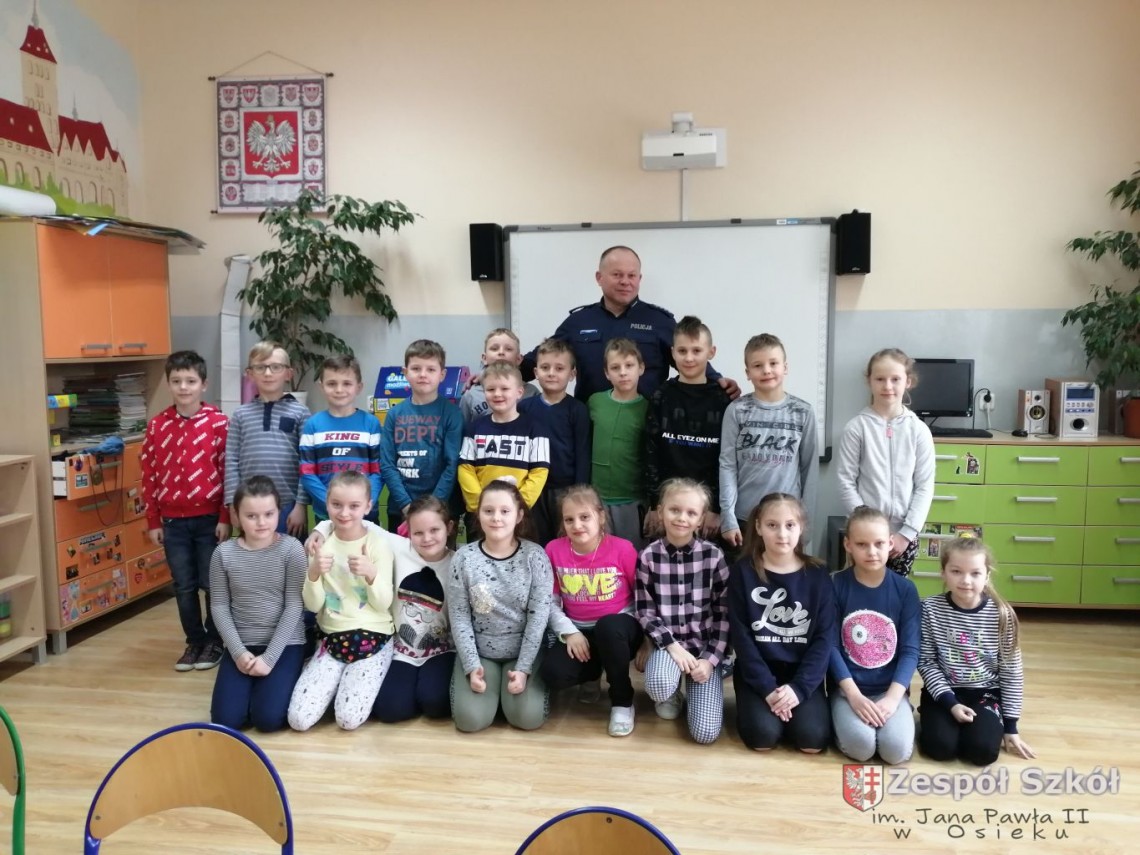 Spotkanie z policjantem w kl.II