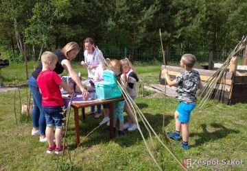 Drugoklasiści wybrali się na pieszą wycieczkę połączoną z piknikiem na Grabowiec