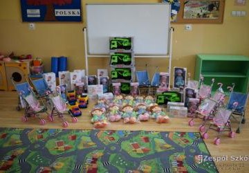 Nowe zabawki u przedszkolaków.