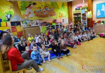 Pirat Tapero i Niko sympatyczna papuga w przedszkolu