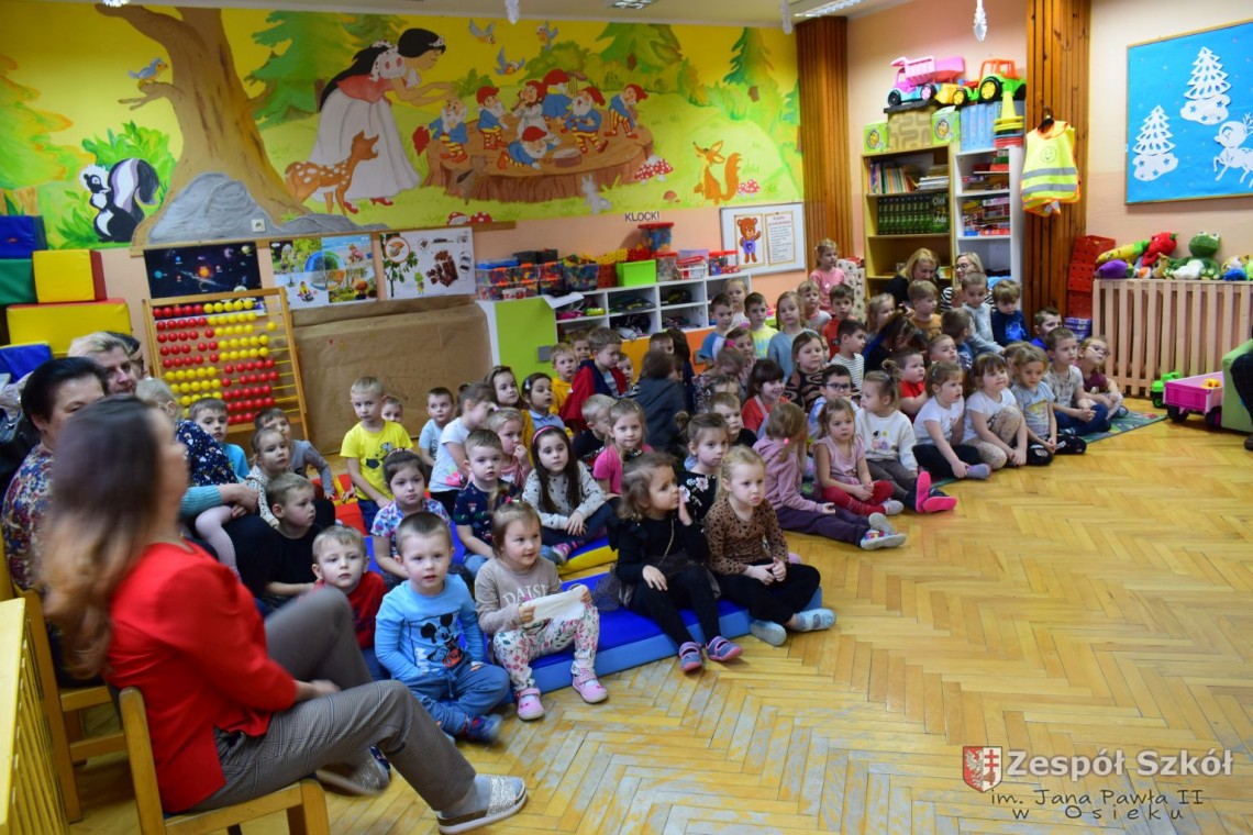 Pirat Tapero i Niko sympatyczna papuga w przedszkolu