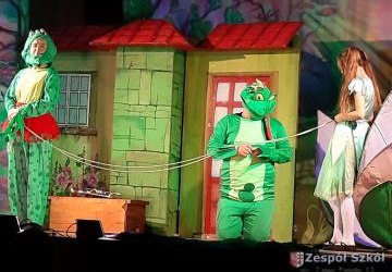 Przedszkolaki na spektaklu CALINECZKA