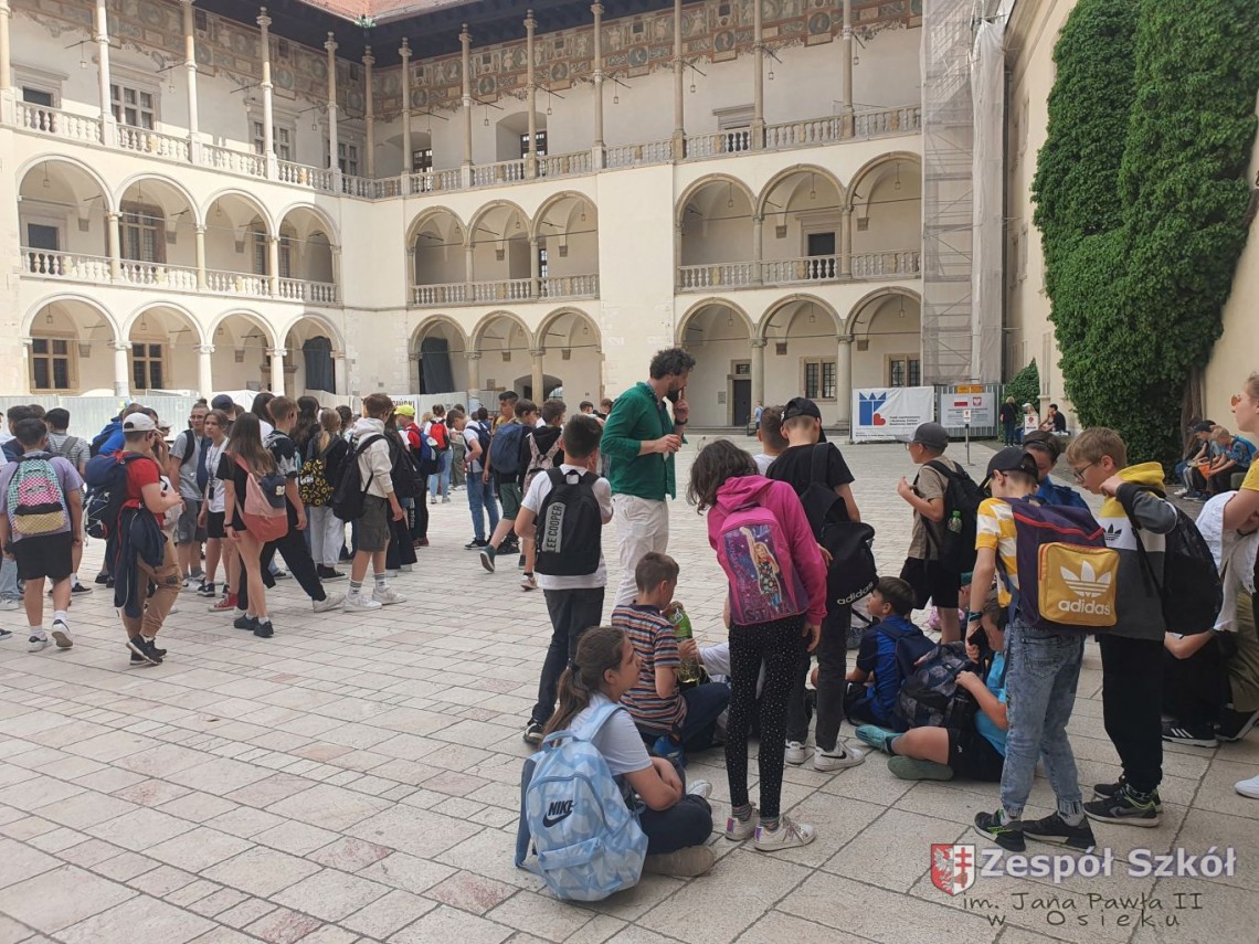 Uczniowie  klas czwartych i piątej w Krakowie