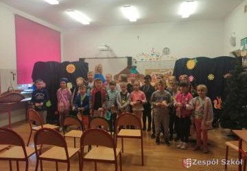 Spektakl ,,Jaś i Małgosia ‘’ w wykonaniu uczniów kl.III