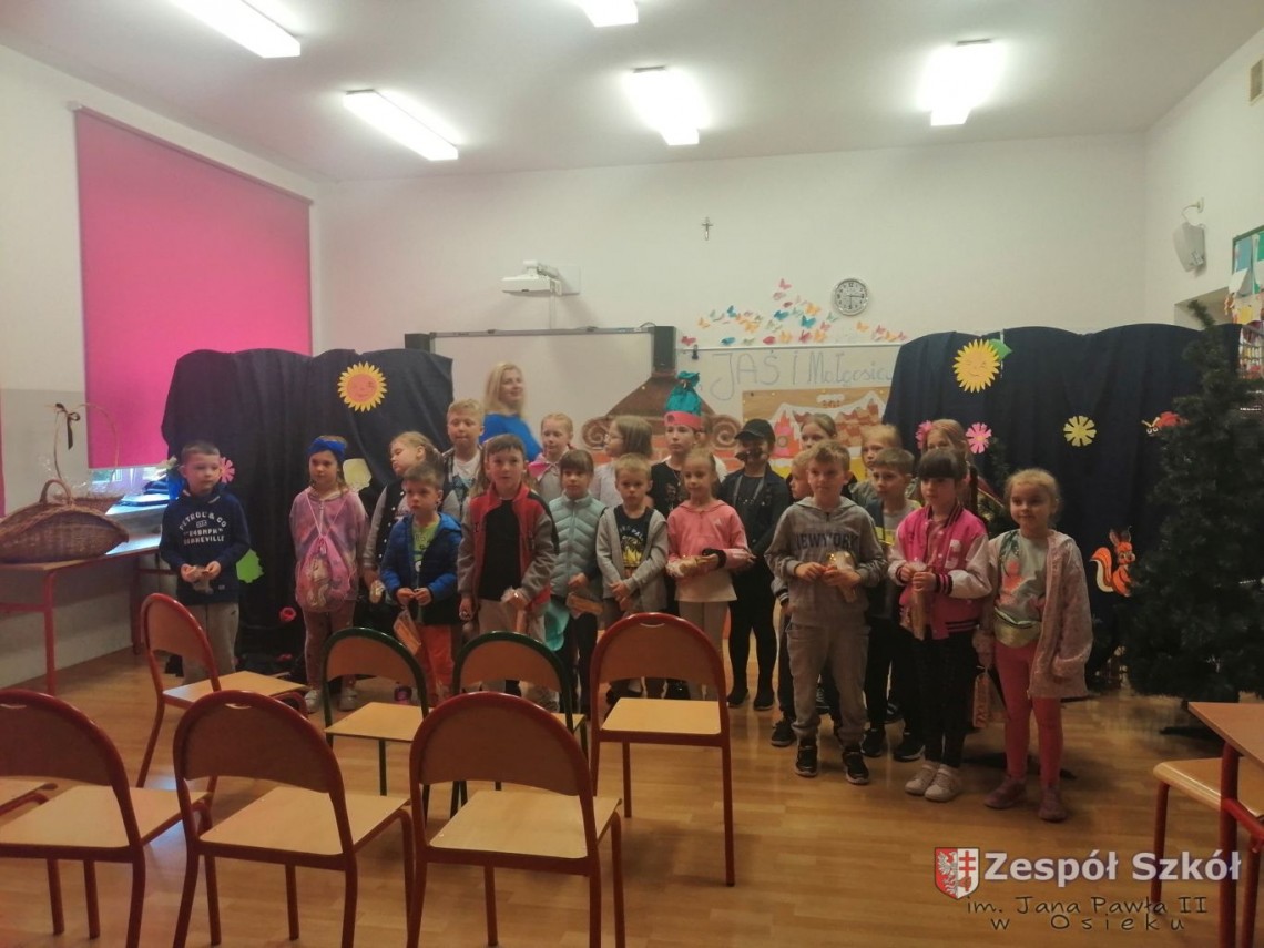 Spektakl ,,Jaś i Małgosia ‘’ w wykonaniu uczniów kl.III