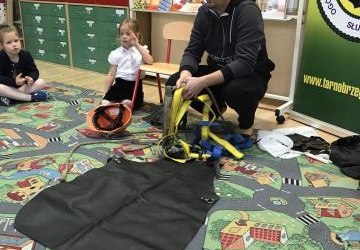 Przedszkolaki poznają zawody.