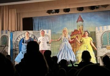 ,,Kopciuszek”-  przedszkolaki w teatrze.