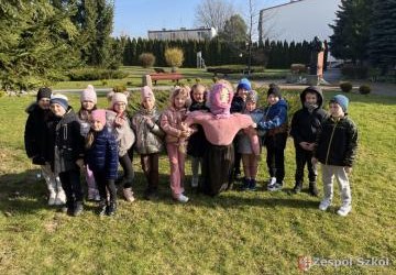 Pierwszaki świętowały Pierwszy Dzień Wiosny.