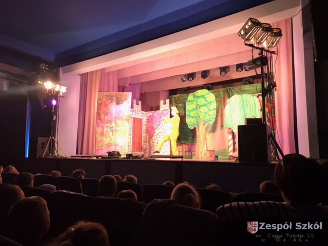 Wycieczka przedszkolaków na spektakl teatralny do SOK w Staszowie
