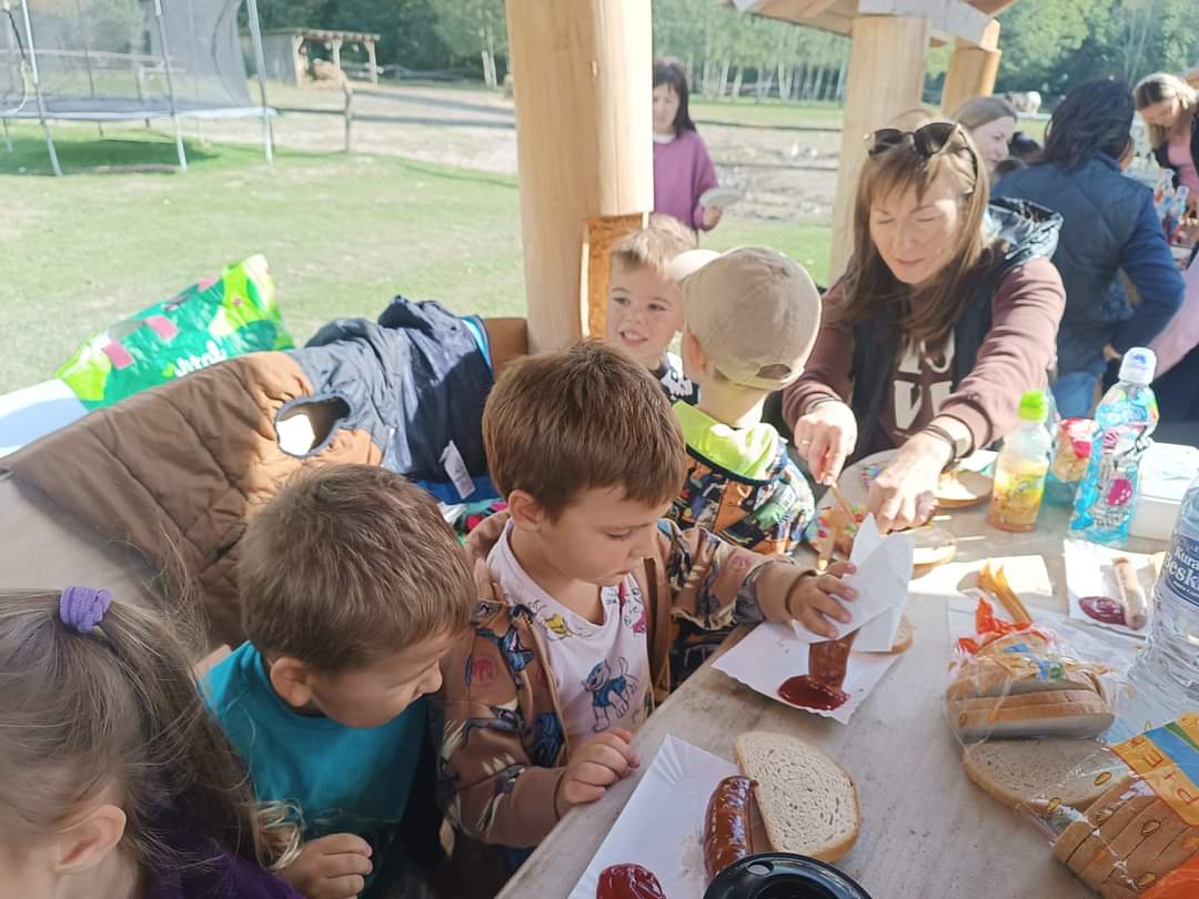 Wycieczka 4 i 5-latków do Stajni pod lasem w Szczece