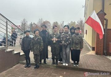 Przemarsz ulicami Osieka z okazji  Narodowego Święta Niepodległości