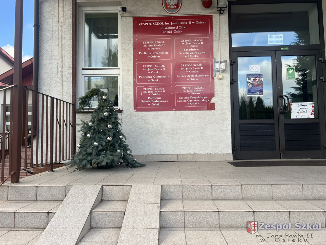 Świąteczny nastrój w Zespole Szkół im. Jana Pawła II w Osieku.