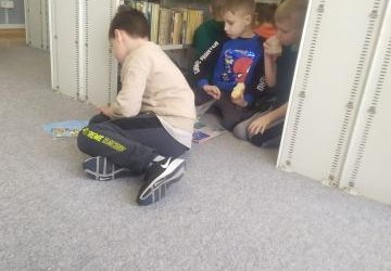 Czytanie na przerwie.