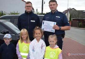 Przedszkolaki   z wizytą na posterunku policji w Osieku