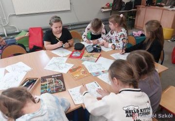 Lekcja promująca czytelnictwo przeprowadzona na świetlicy szkolnej