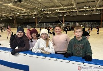 Mikołajkowy wyjazd na lodowisko.