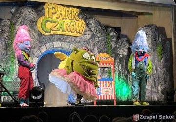 Wyjazd na spektakl pt.,, Park Czarów”.