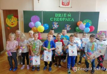 Grupa  5latki świętuje Dzień Chłopaka w ramach tygodnia Budowania Relacji