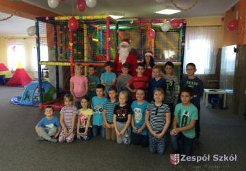 Klasa IIIb w sali zabaw