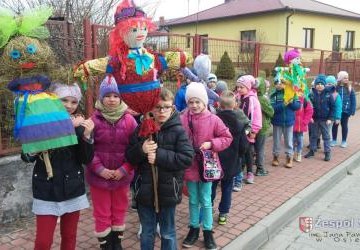 Wycieczka nad rzekę kl.I, IIa i IIb - Topienie Marzanny