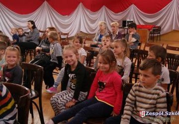 Przedszkolaki na przedstawieniu w MGOK w Osieku