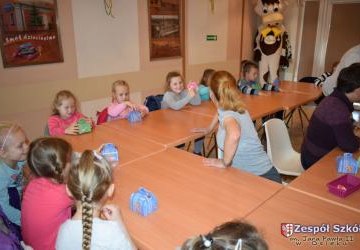 Wycieczka przedszkolaków  do fabryki  krówki opatowskiej