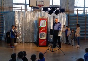 Występ iluzjonisty.